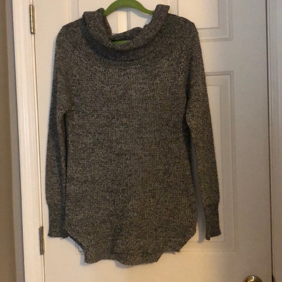 Alya Tops - Gray turtleneck knit sweater